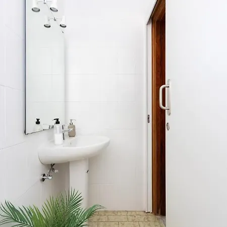 Eden 105 Surfy Stylish Bed&coffee *