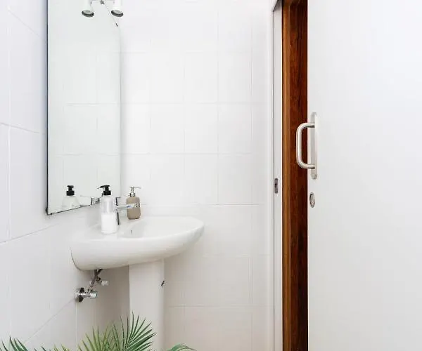 Eden 105 Surfy Stylish Bed&coffee *